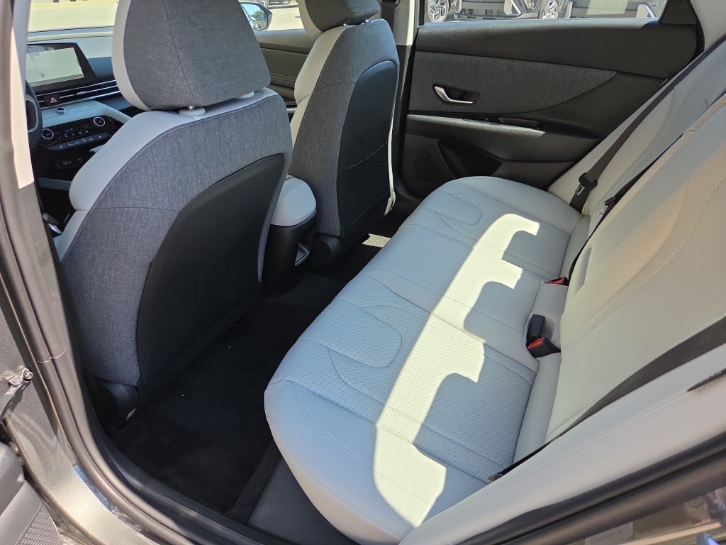 New 2026 Hyundai Elantra Limited FWD image 31