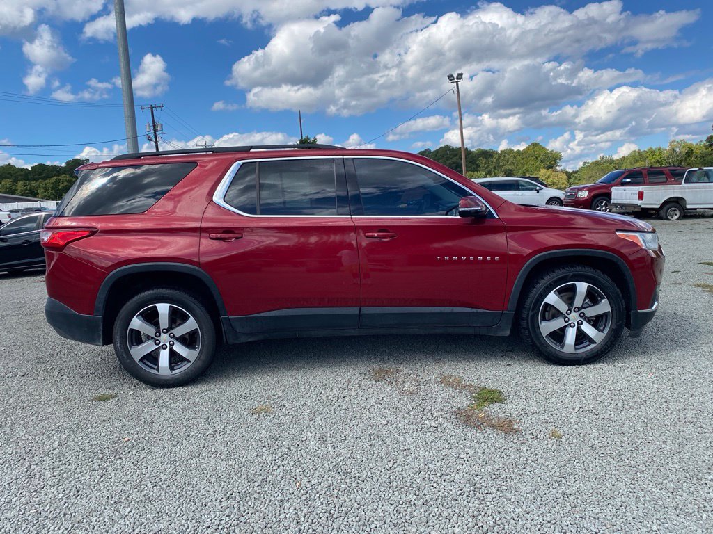 Used 2020 Chevrolet Traverse LT w/ LT Premium Package FWD image 2