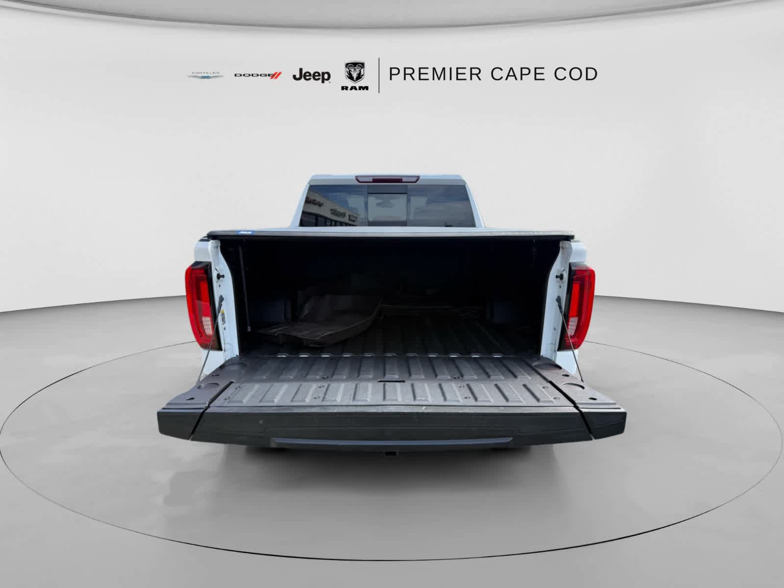 Used 2019 GMC Sierra 1500 SLT w/ SLT Premium Plus Package AWD/4WD image 9