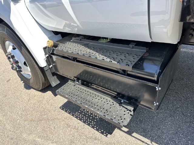 New 2027 Ford F750 2WD Regular Cab Super Duty image 18