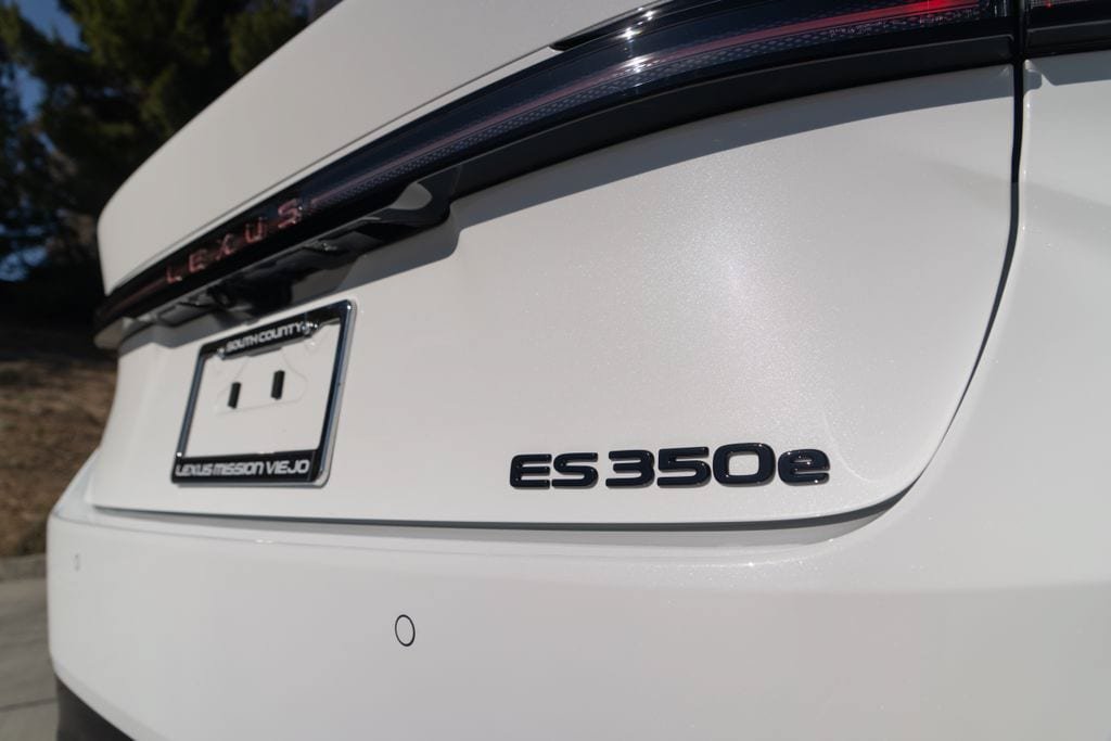New 2026 Lexus ES 350e FWD image 12