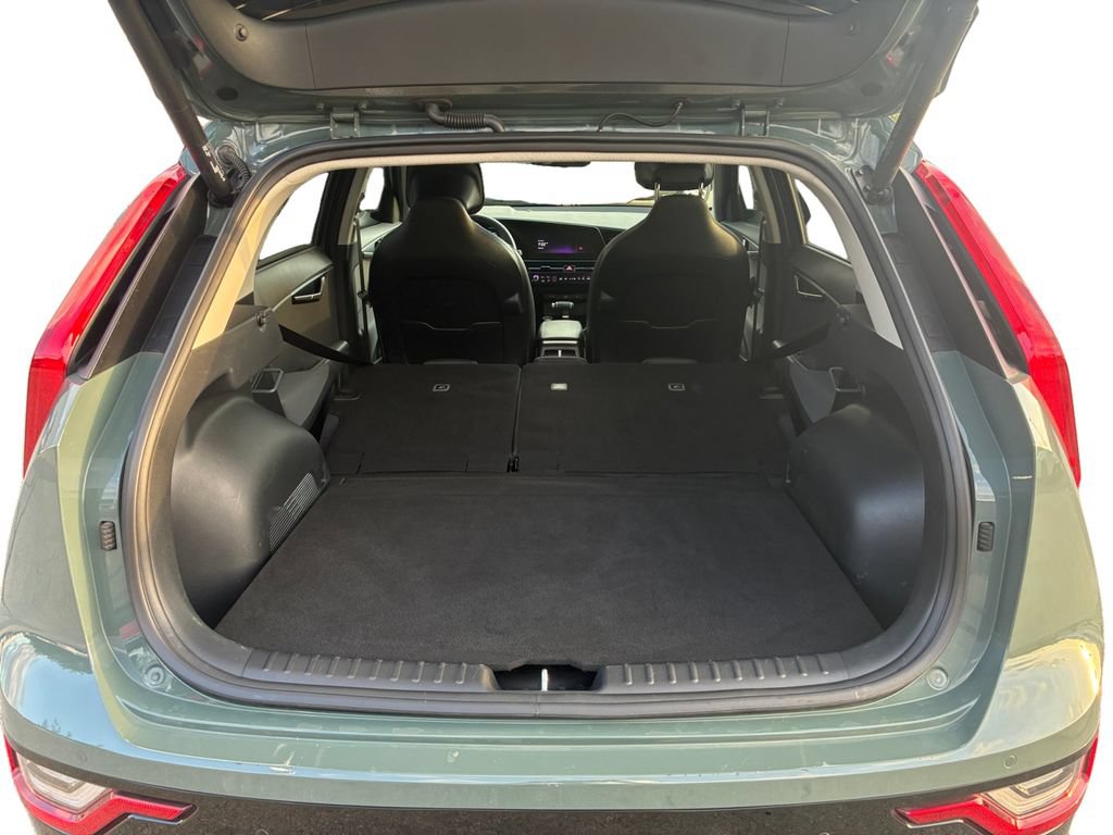 Used 2024 Kia Niro SX Touring FWD image 30