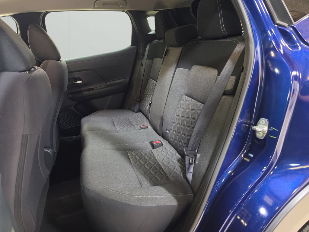 Used 2025 Nissan Kicks SV AWD/4WD image 15