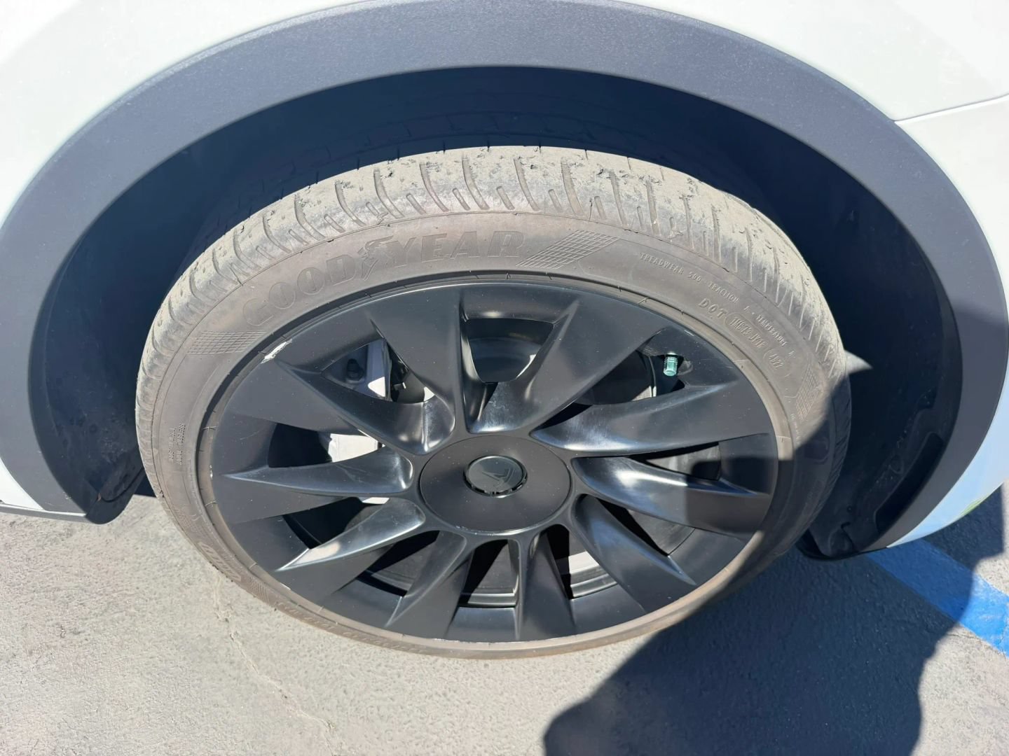 Used 2023 Tesla Model Y AWD image 36
