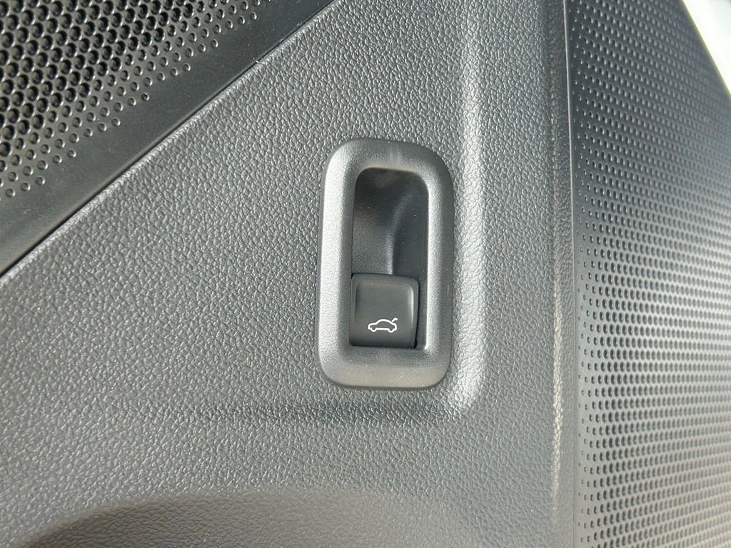 New 2026 Volkswagen Tiguan SE R-Line image 21