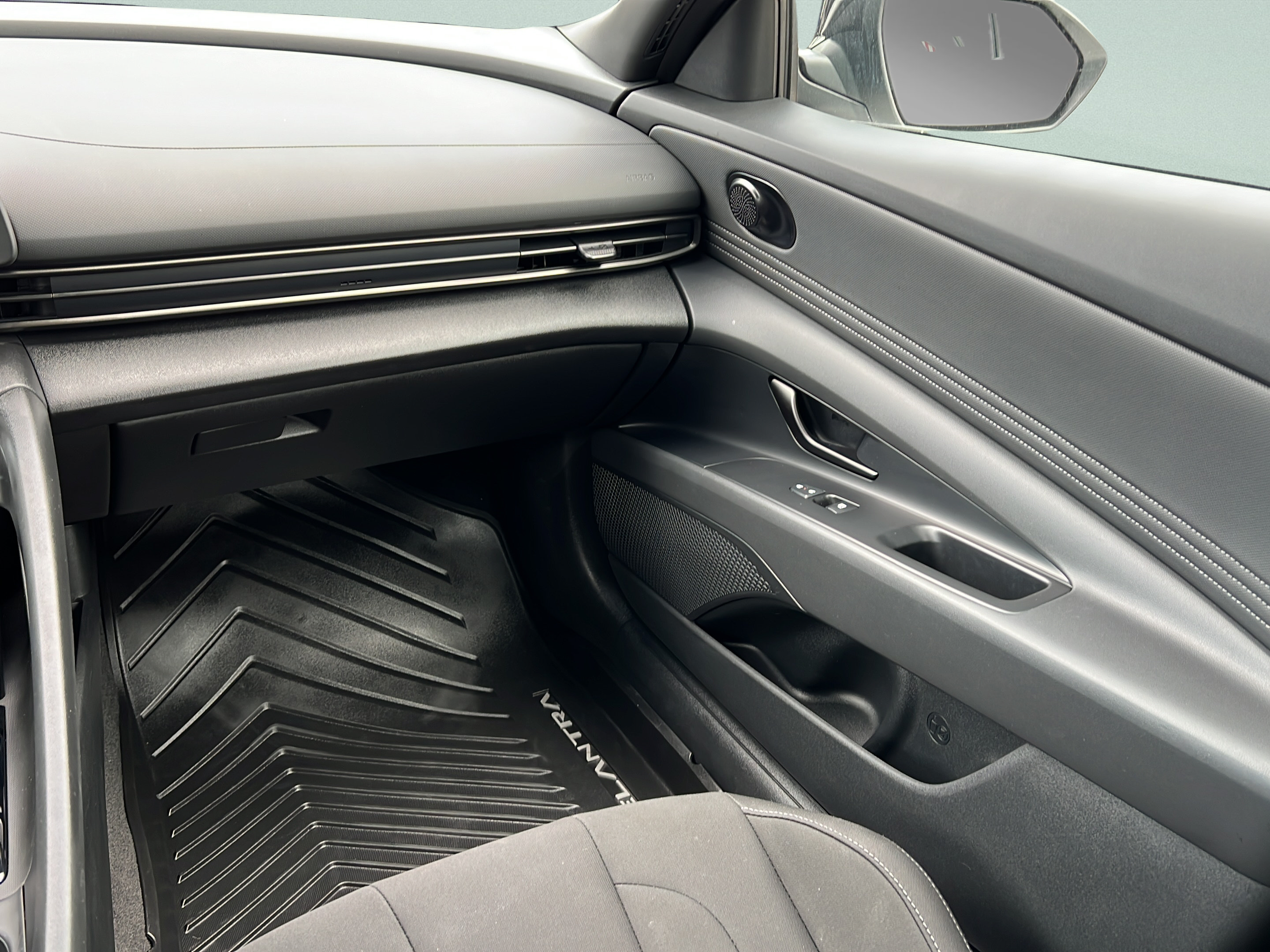 Certified 2025 Hyundai Elantra Sport FWD image 12