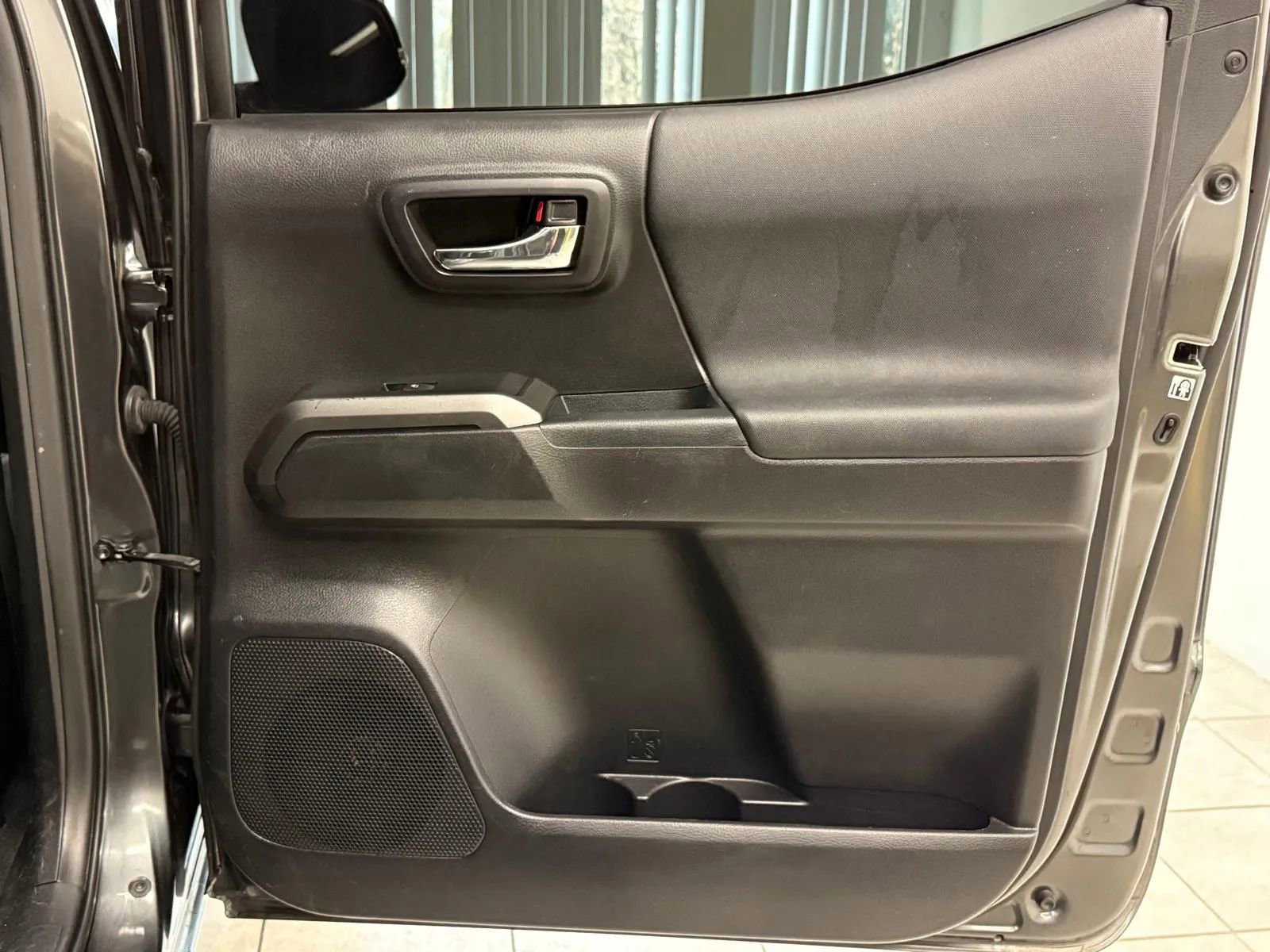 Used 2016 Toyota Tacoma TRD Off-Road AWD/4WD image 19