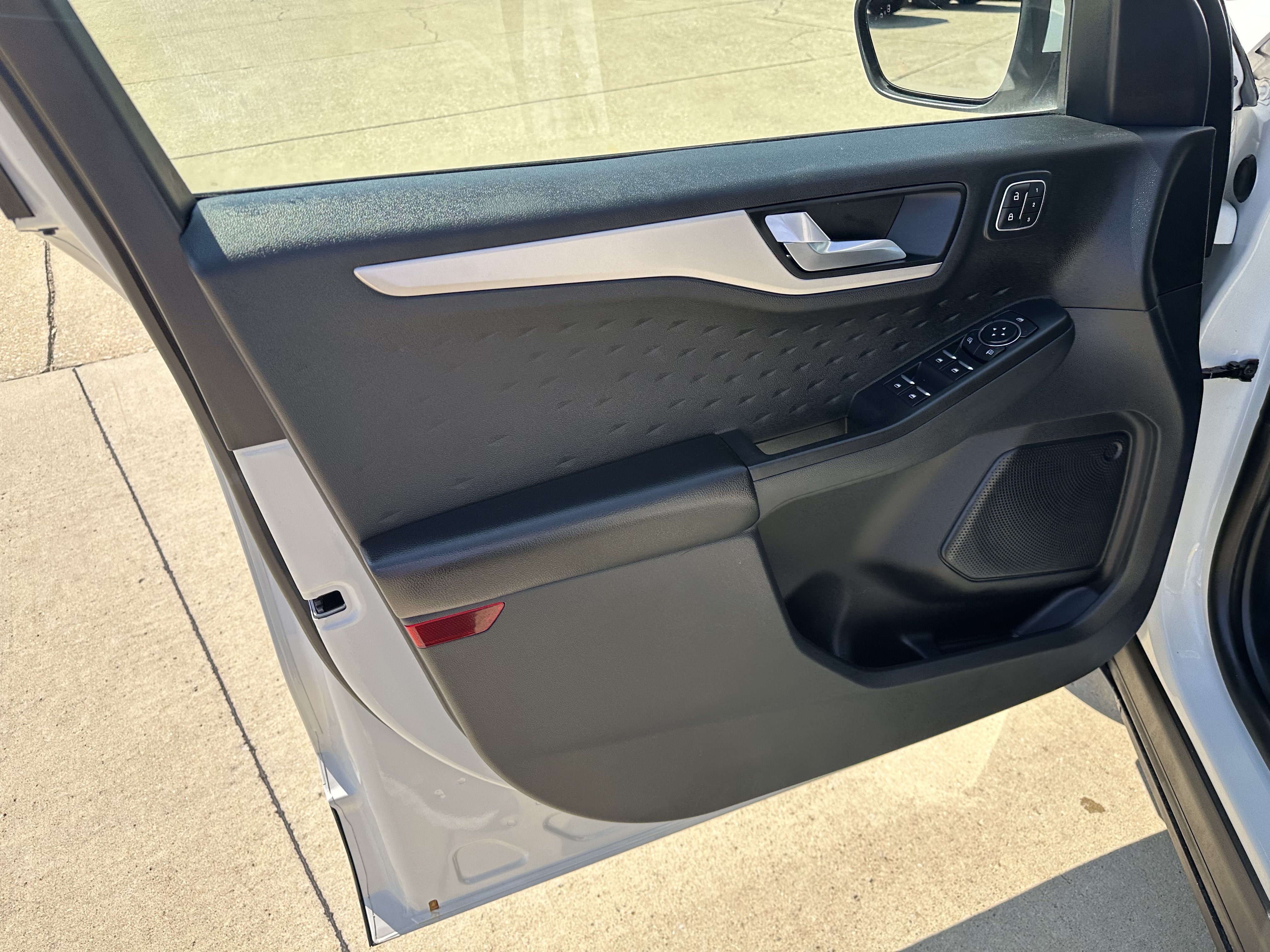Used 2020 Ford Escape SEL FWD image 15