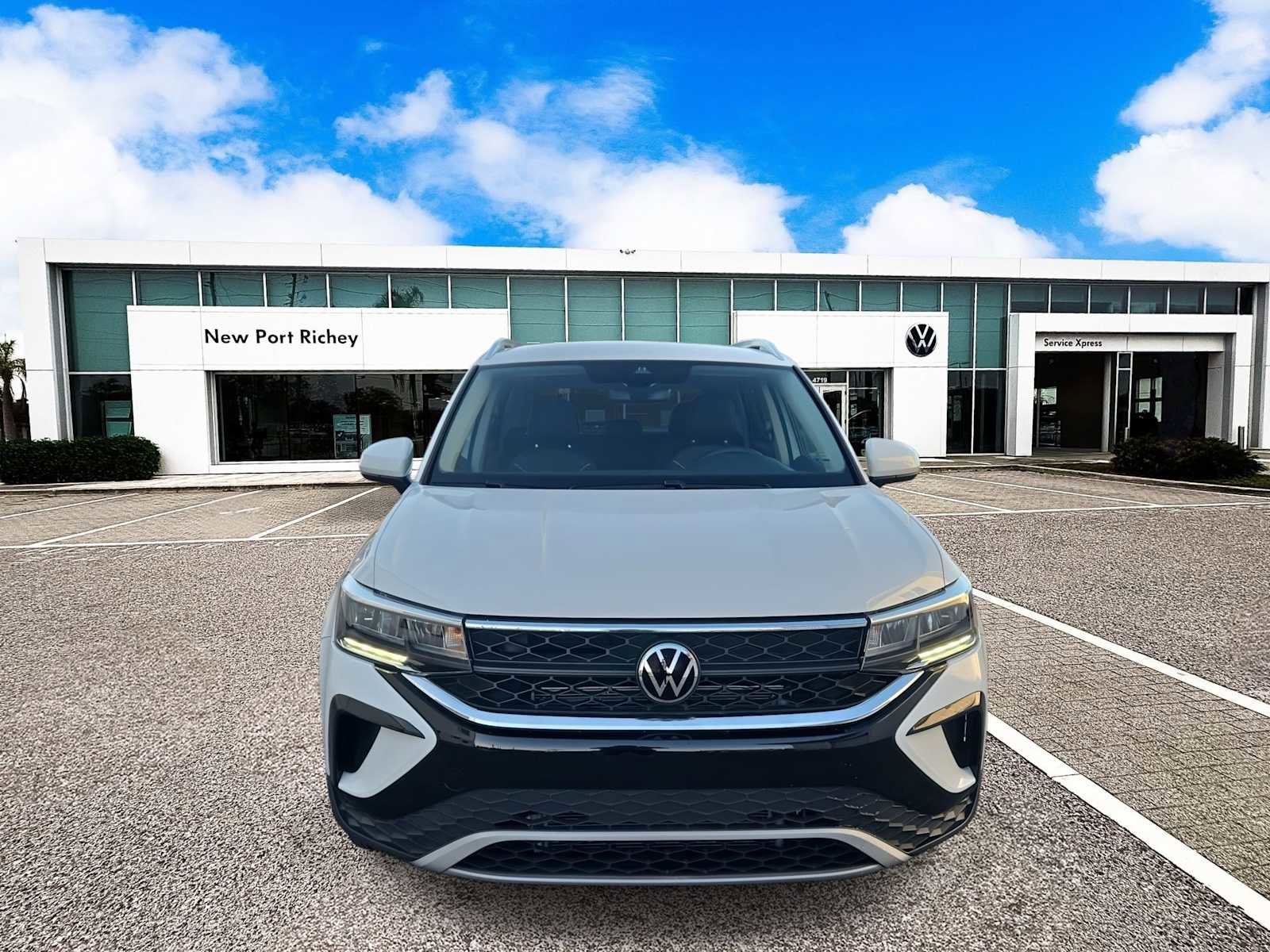 Used 2023 Volkswagen Taos SE image 3