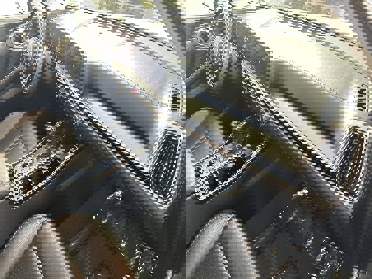 Used 2024 Kia Sorento S image 26