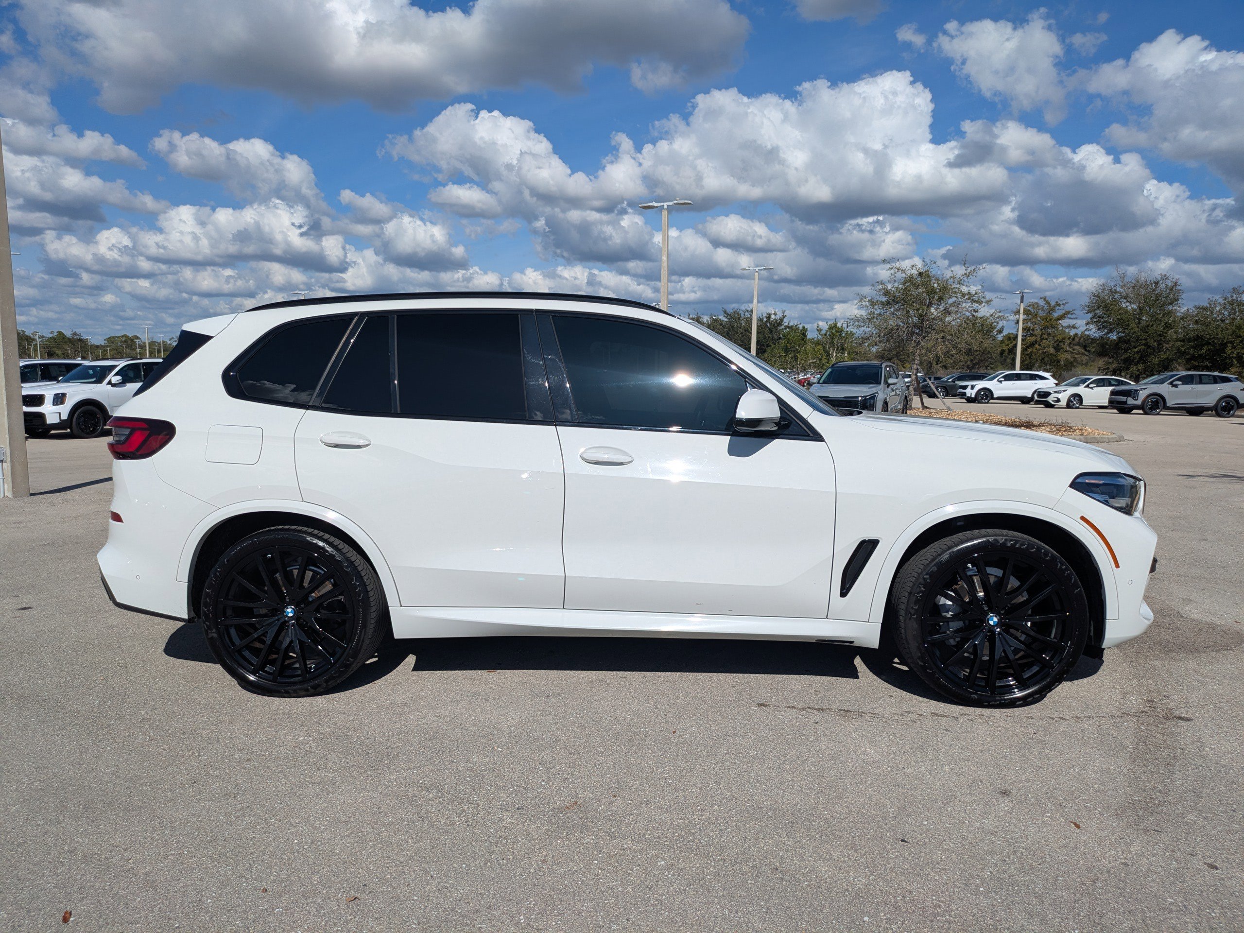 Used 2021 BMW X5 sDrive40i w/ M Sport Package image 4