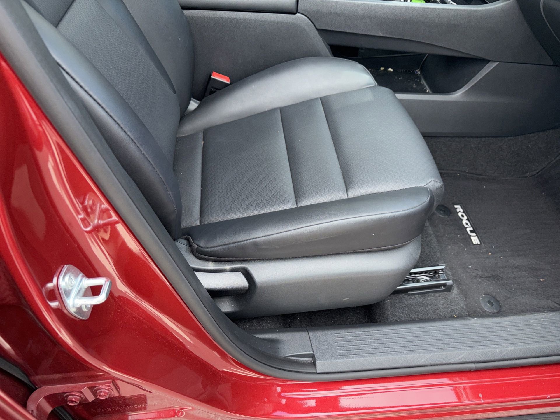 Used 2023 Nissan Rogue SV w/ SV Premium B Package image 11