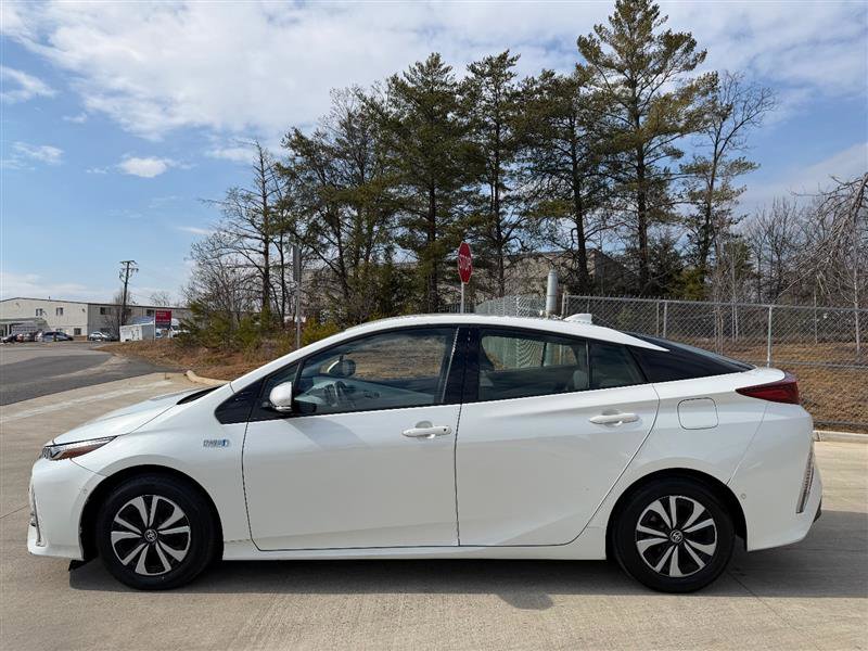 Used 2017 Toyota Prius Prime Advanced image 2