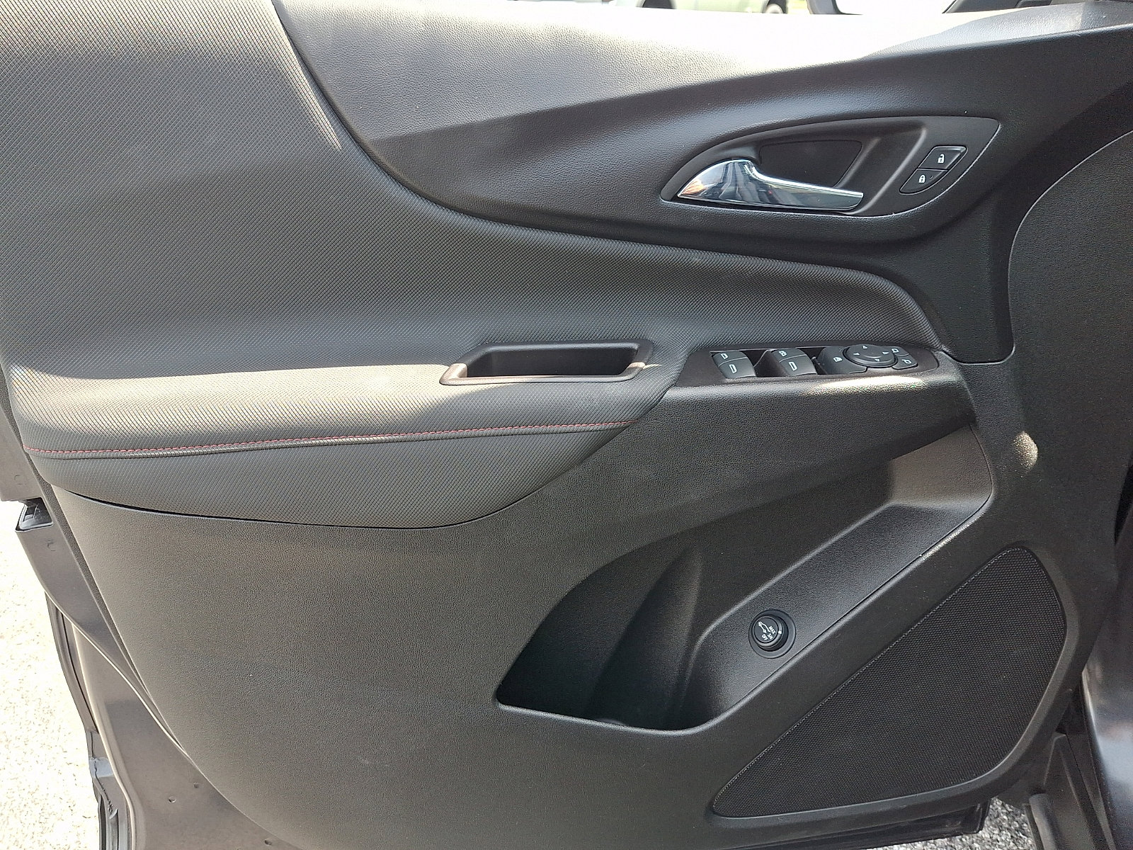 Used 2022 Chevrolet Equinox RS w/ LPO, Floor Liner Package AWD/4WD image 12