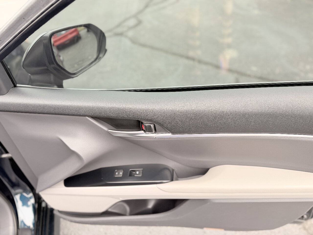 Used 2018 Toyota Camry FWD image 20