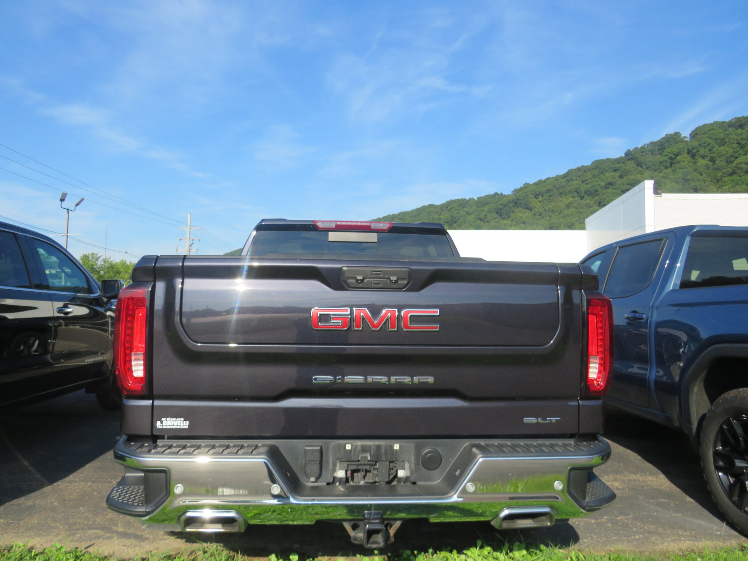 Used 2024 GMC Sierra 1500 SLT w/ SLT Premium Plus Package AWD/4WD image 5