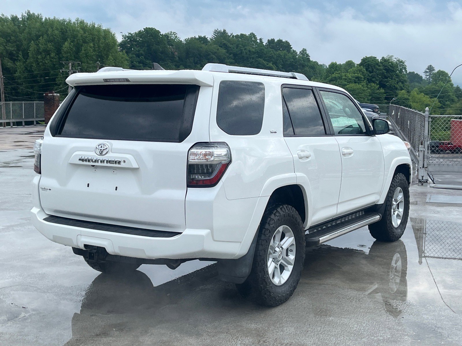 Used 2018 Toyota 4Runner SR5 Premium AWD/4WD image 3