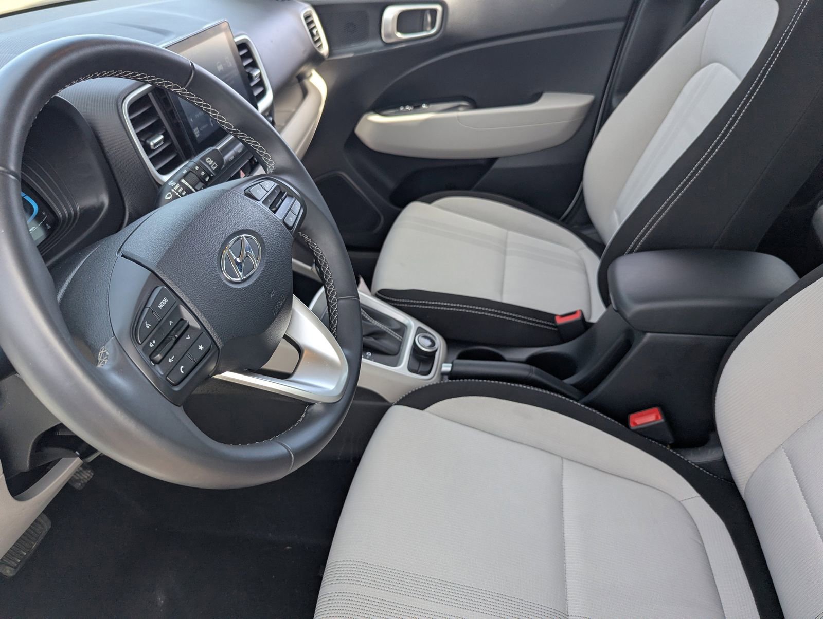 Used 2025 Hyundai Venue SEL image 27