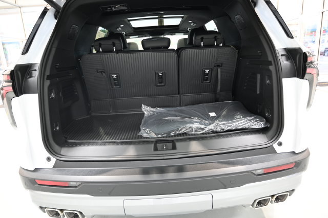 New 2027 Chevrolet Traverse LT w/ LPO, Floor Liner Package FWD image 29