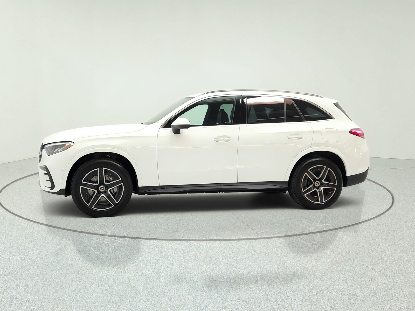 Used 2025 Mercedes-Benz GLC 350e 4MATIC image 8