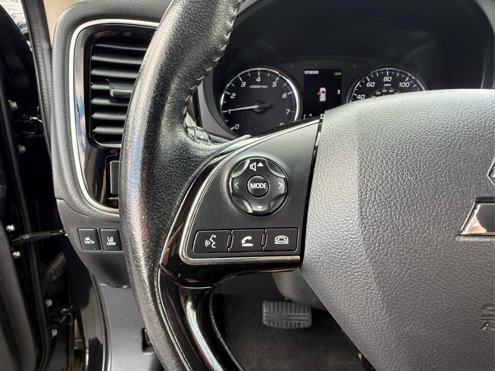 Used 2020 Mitsubishi Outlander SE AWD/4WD image 32