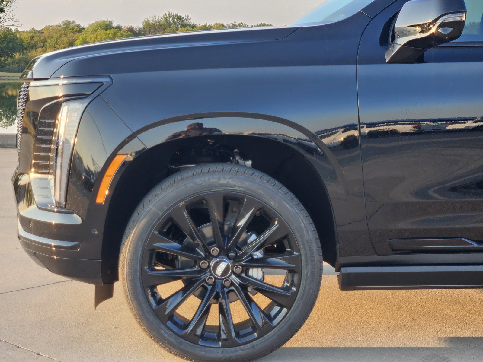 New 2026 Cadillac Escalade ESV Platinum Sport w/ LPO, ONYX Package AWD/4WD image 6