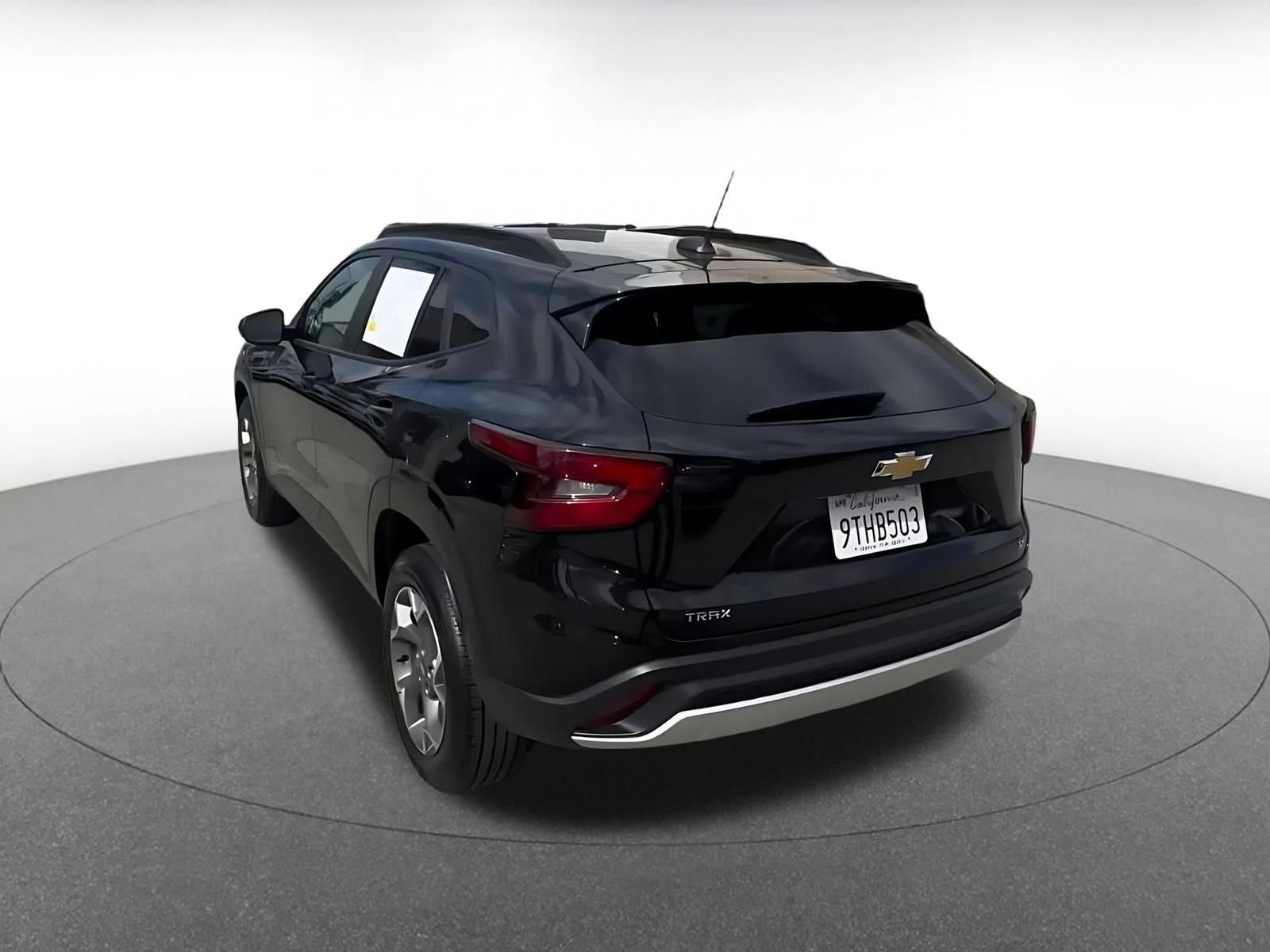 Used 2025 Chevrolet Trax LT FWD image 11