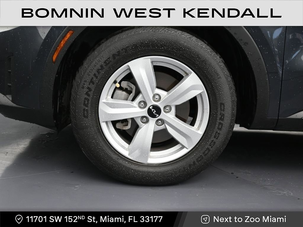 Used 2024 Kia Sorento LX image 9