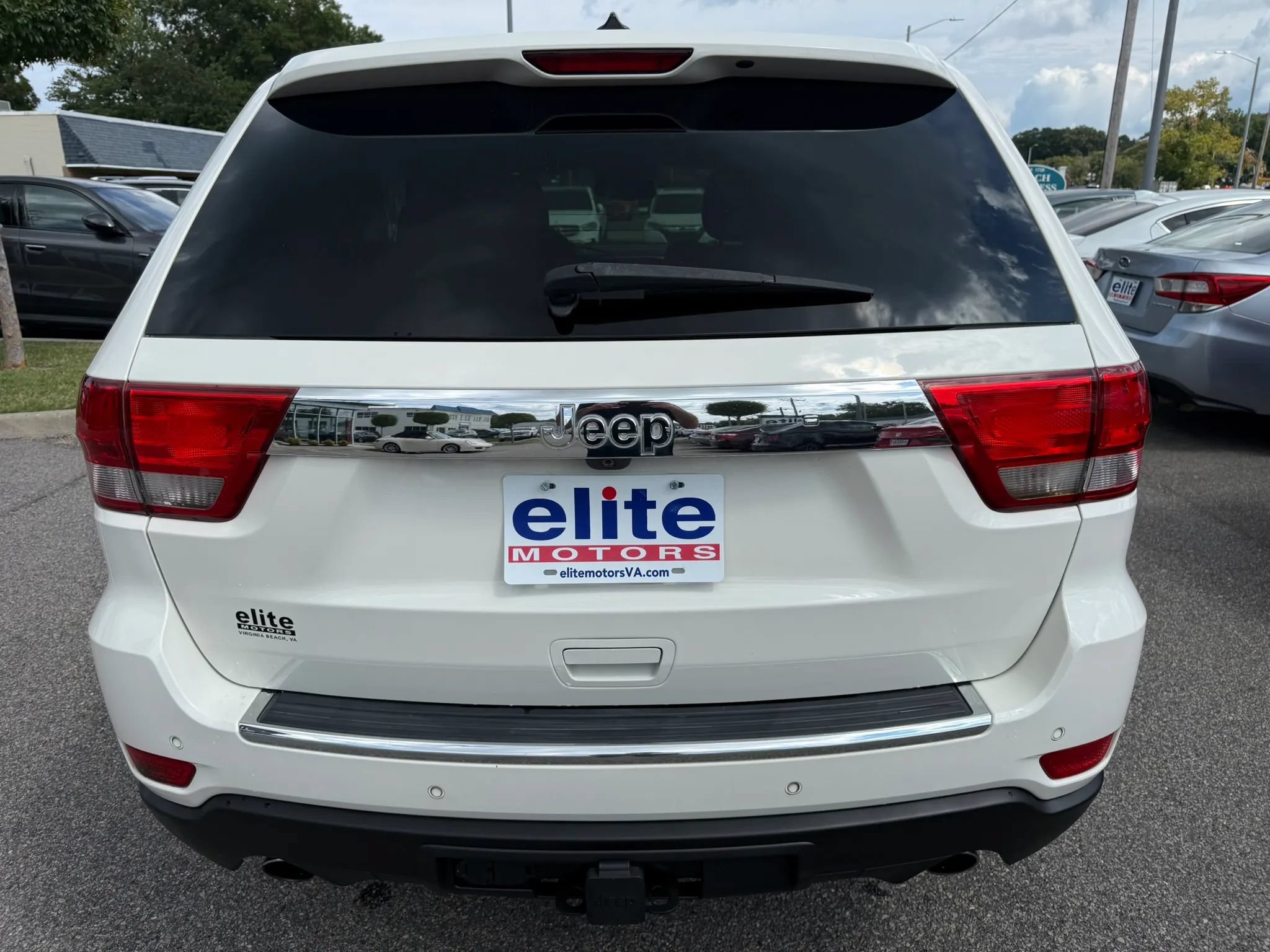 Used 2011 Jeep Grand Cherokee Overland AWD/4WD image 6