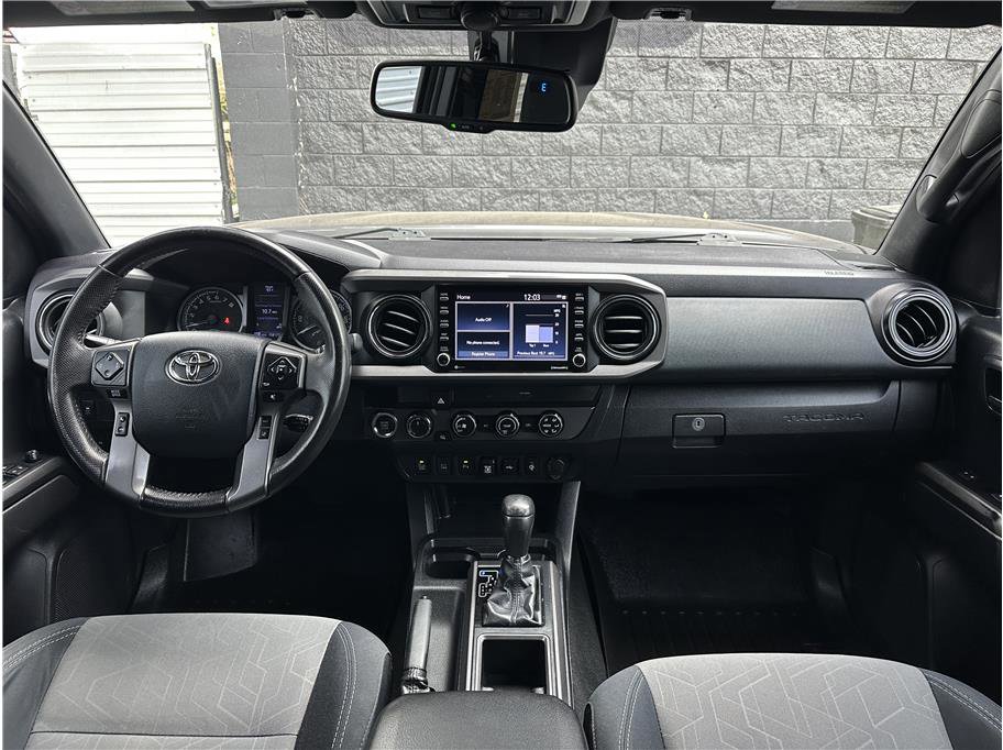 Used 2020 Toyota Tacoma TRD Off-Road w/ Technology Package image 18