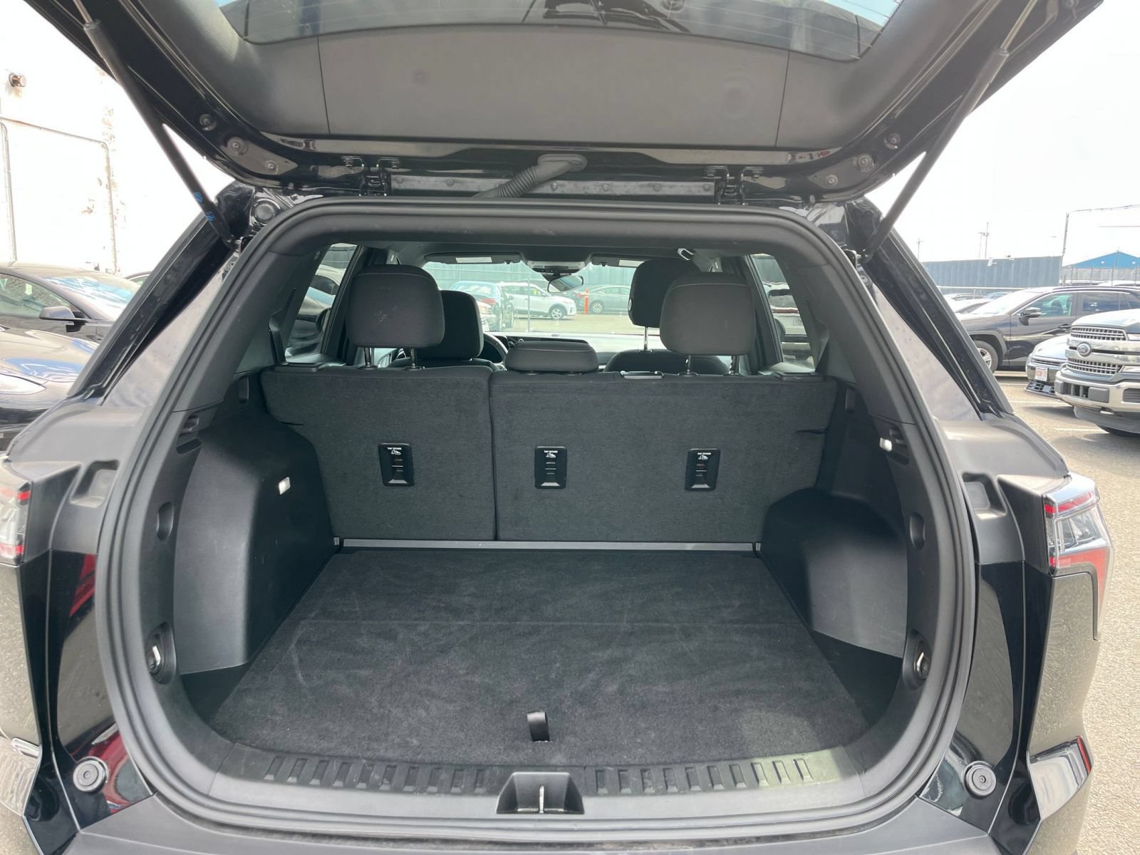Used 2025 Chevrolet Equinox LT FWD image 31