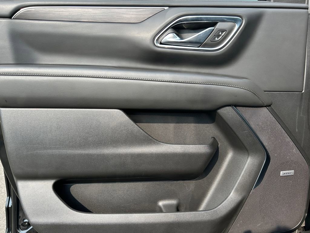 Used 2024 Chevrolet Suburban Z71 w/ Luxury Package image 19