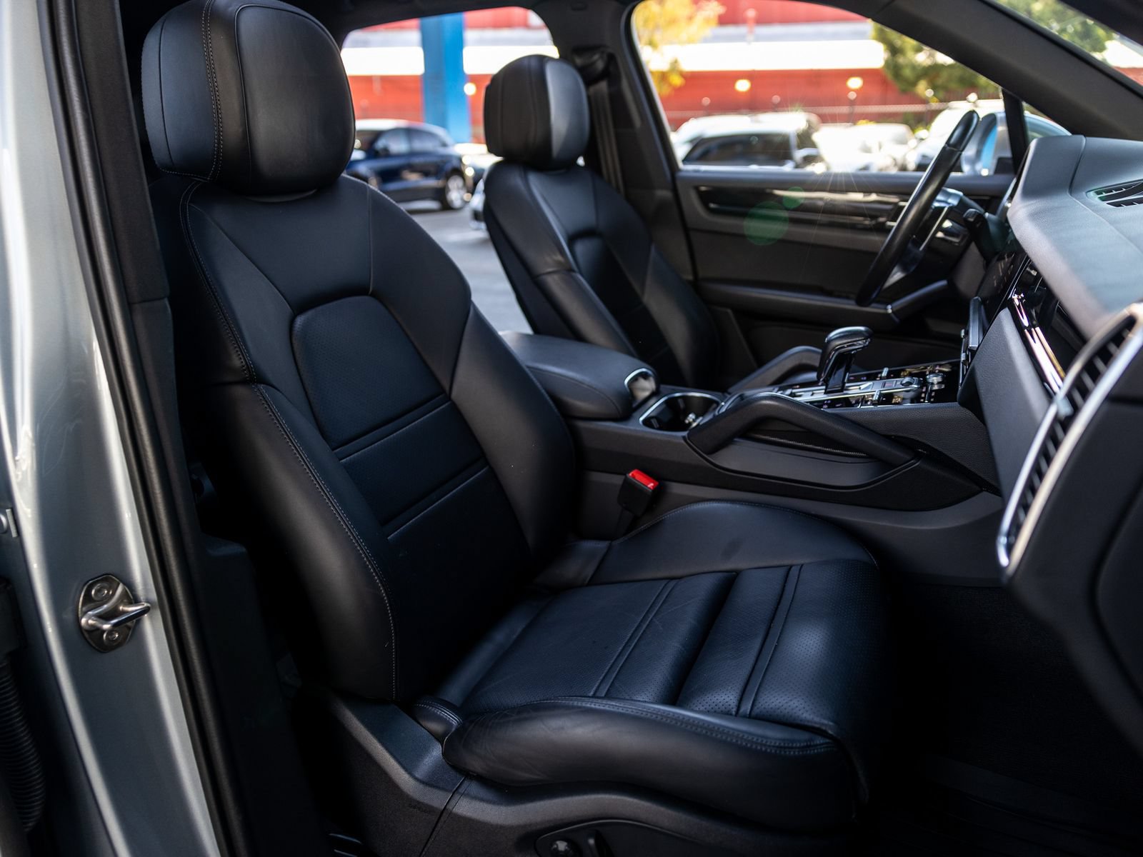 Certified 2023 Porsche Cayenne w/ Premium Package AWD/4WD image 35