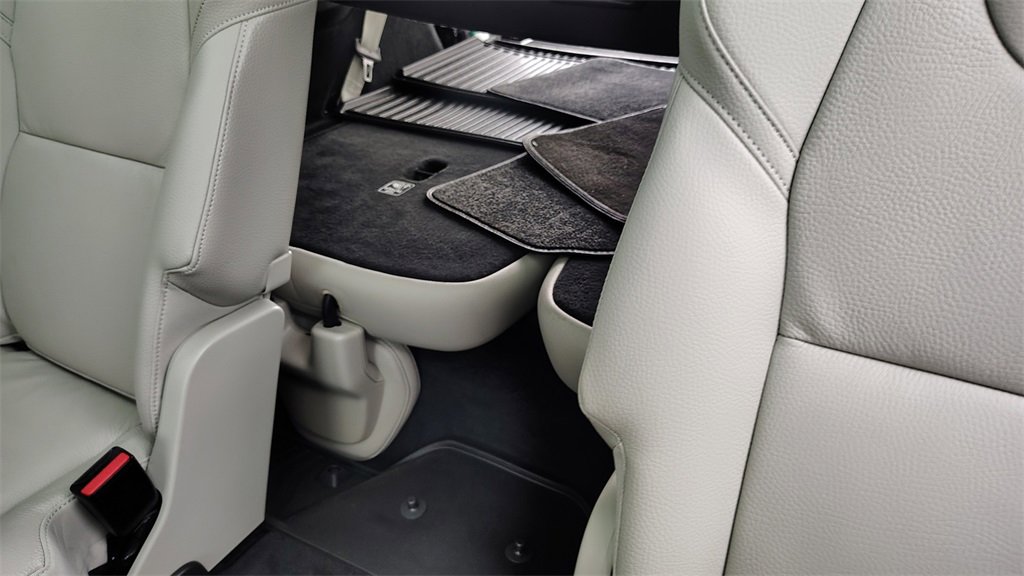 Certified 2024 Volvo XC90 T8 Plus w/ Protection Package Premier image 31