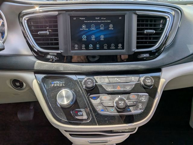 Used 2020 Chrysler Pacifica Touring FWD image 19