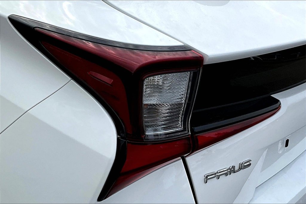 Used 2022 Toyota Prius L Eco image 21