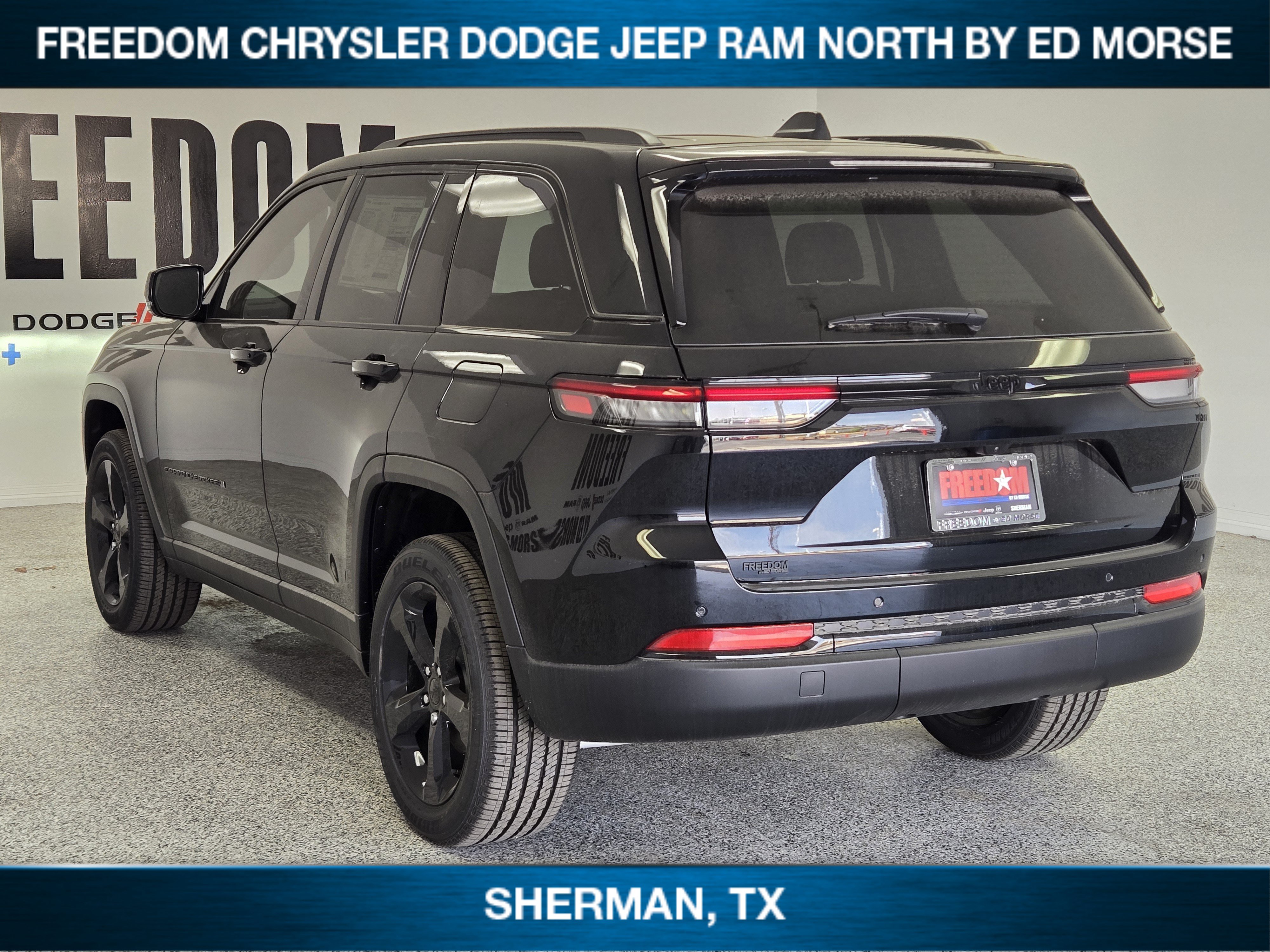 New 2025 Jeep Grand Cherokee Laredo RWD image 4