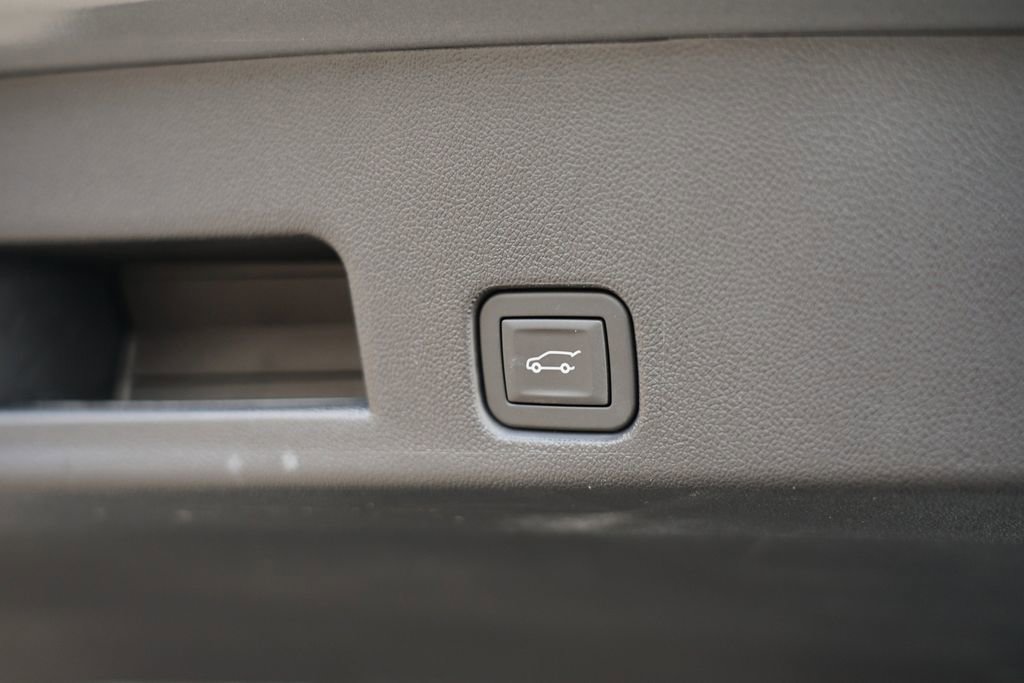 Used 2025 Chevrolet Traverse LT image 29