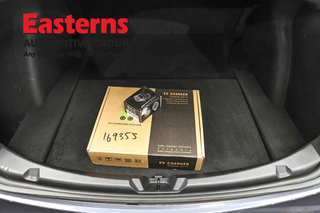 Used 2023 Tesla Model 3 Standard Range image 9