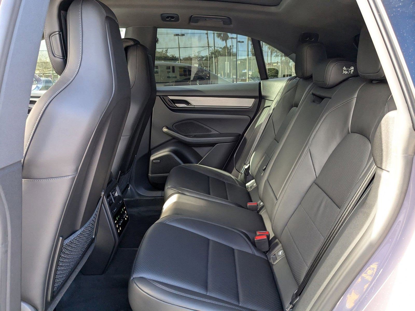 Certified 2025 Porsche Macan Electric image 25