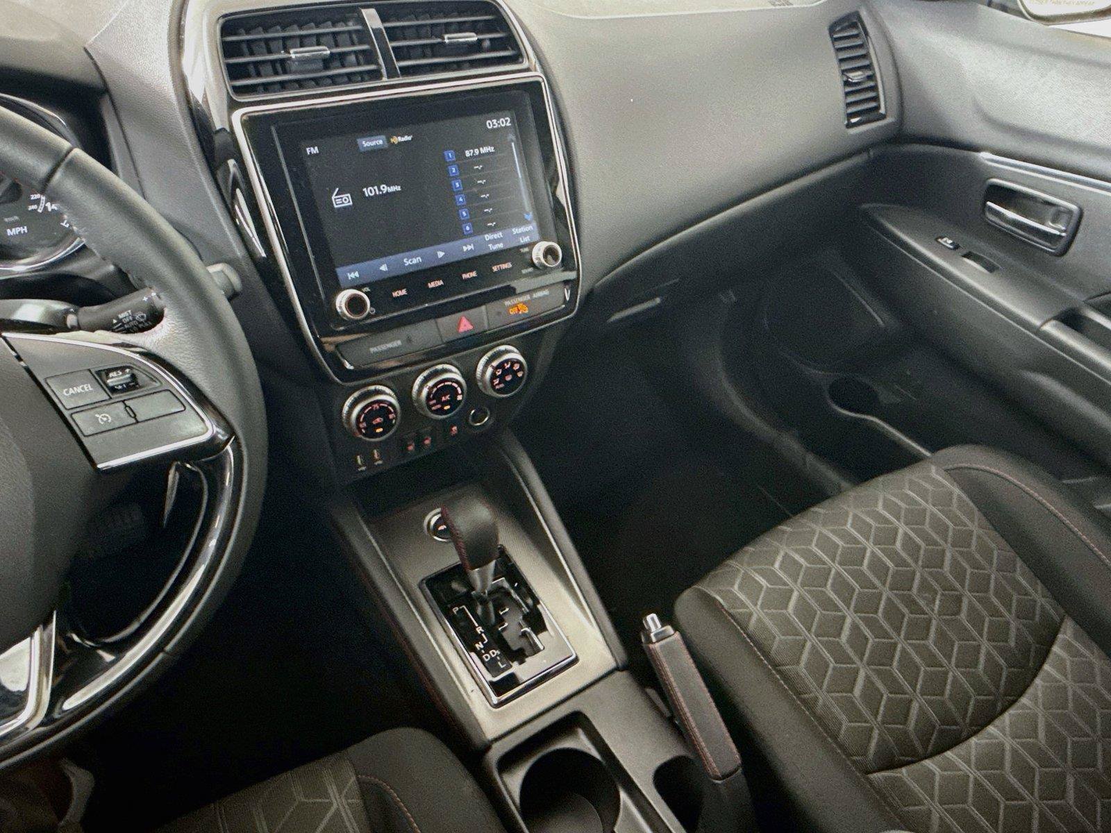 Used 2025 Mitsubishi Outlander Sport LE AWD/4WD image 17