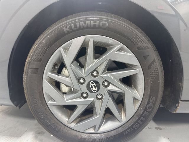 Used 2024 Hyundai Elantra SEL image 11