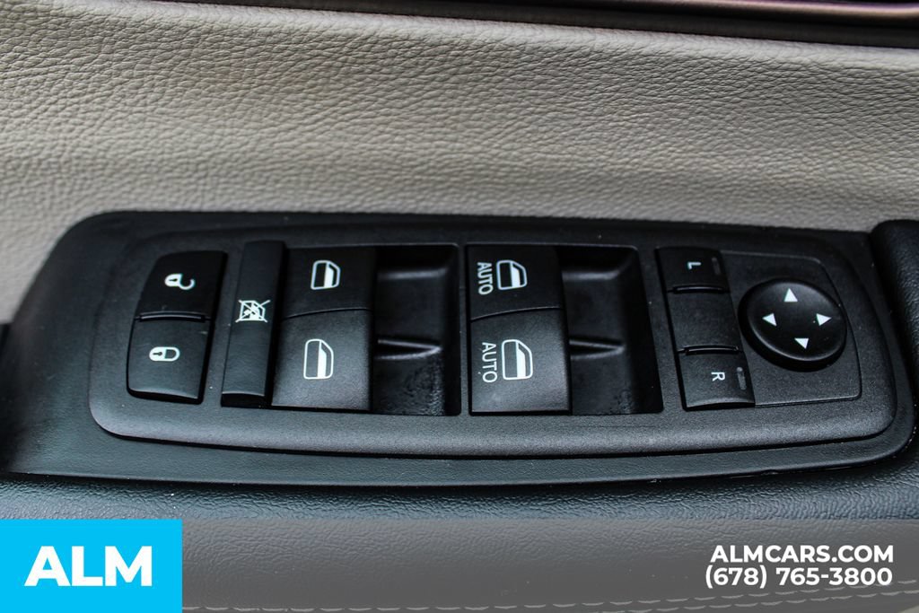 Used 2023 Chrysler Voyager LX FWD image 31