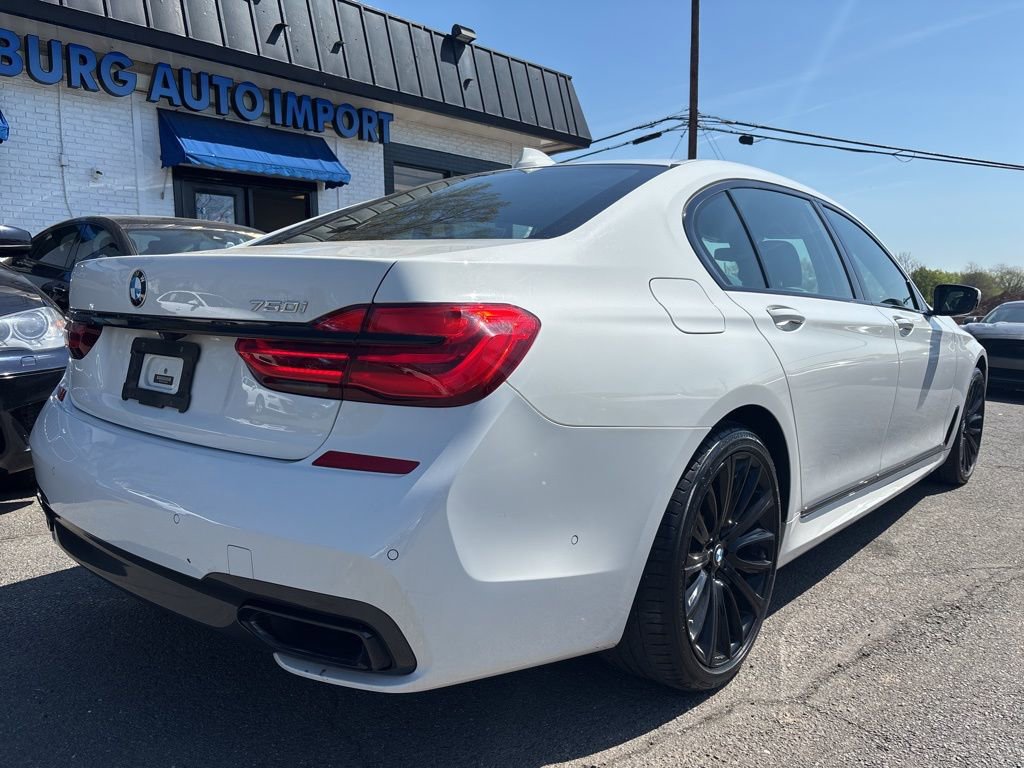 Used 2019 BMW 750i w/ Executive Package image 4