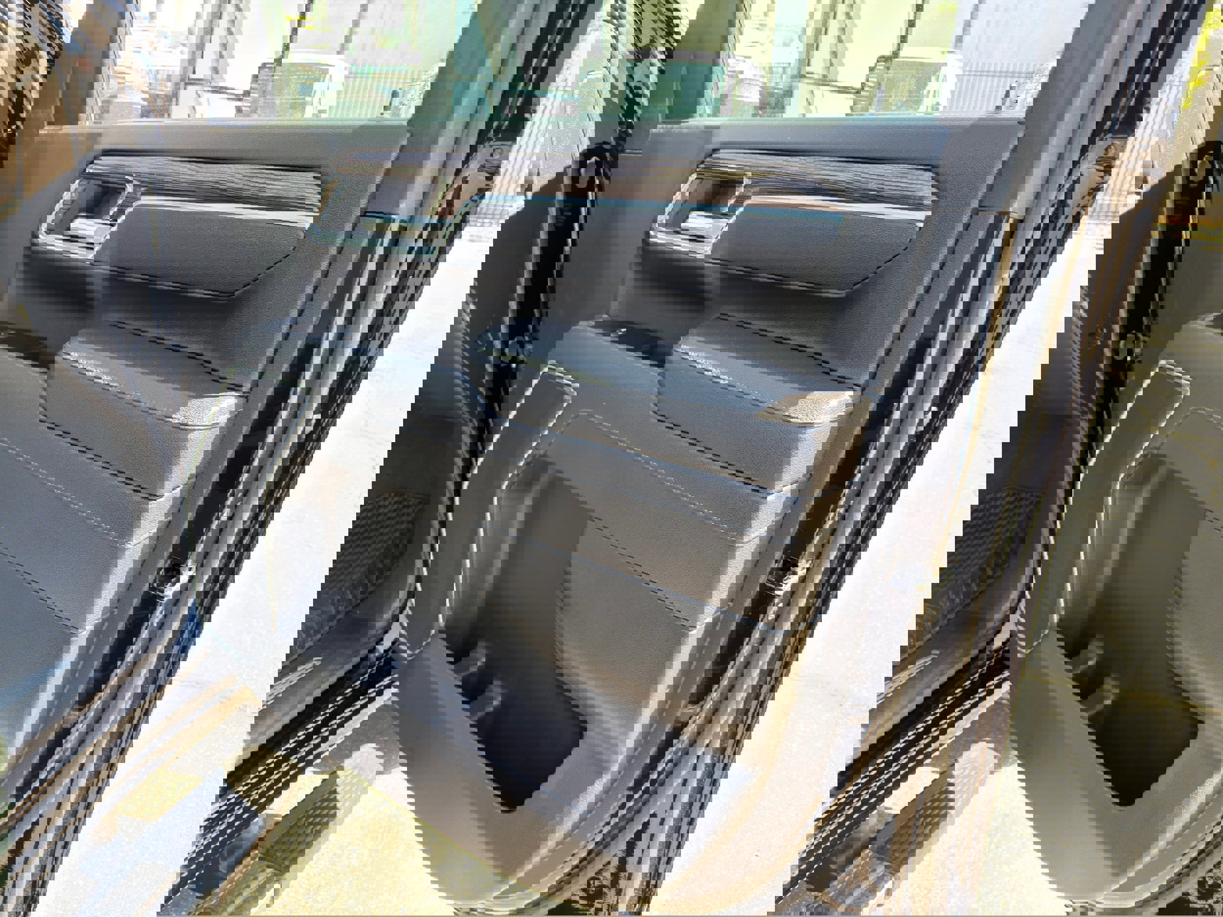 Used 2025 Chevrolet Silverado 2500 LT w/ Convenience Package image 11