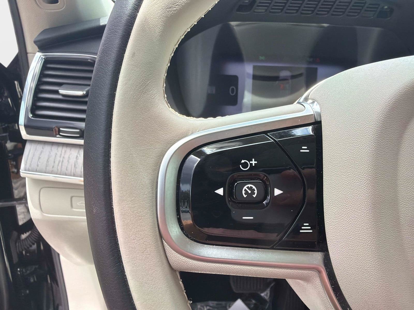 Used 2025 Volvo XC90 B6 Plus w/ Protection Package Premier AWD/4WD image 28