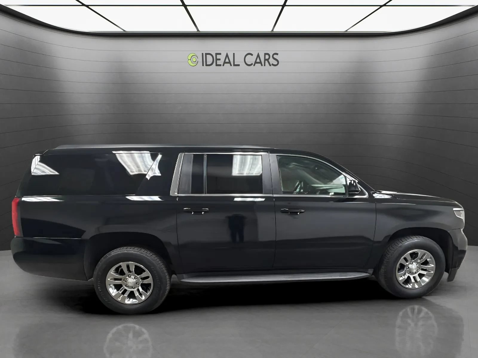 Used 2015 Chevrolet Suburban LT RWD image 4