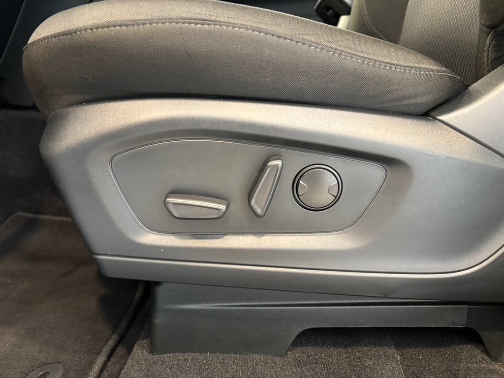 Used 2024 Ford Explorer XLT AWD/4WD image 16