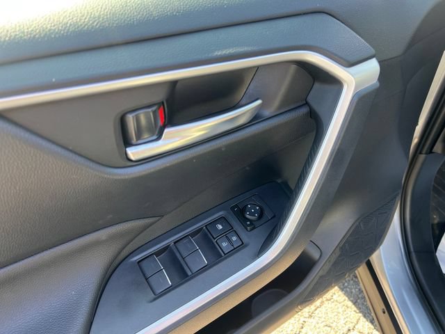 Used 2025 Toyota RAV4 XLE AWD/4WD image 11