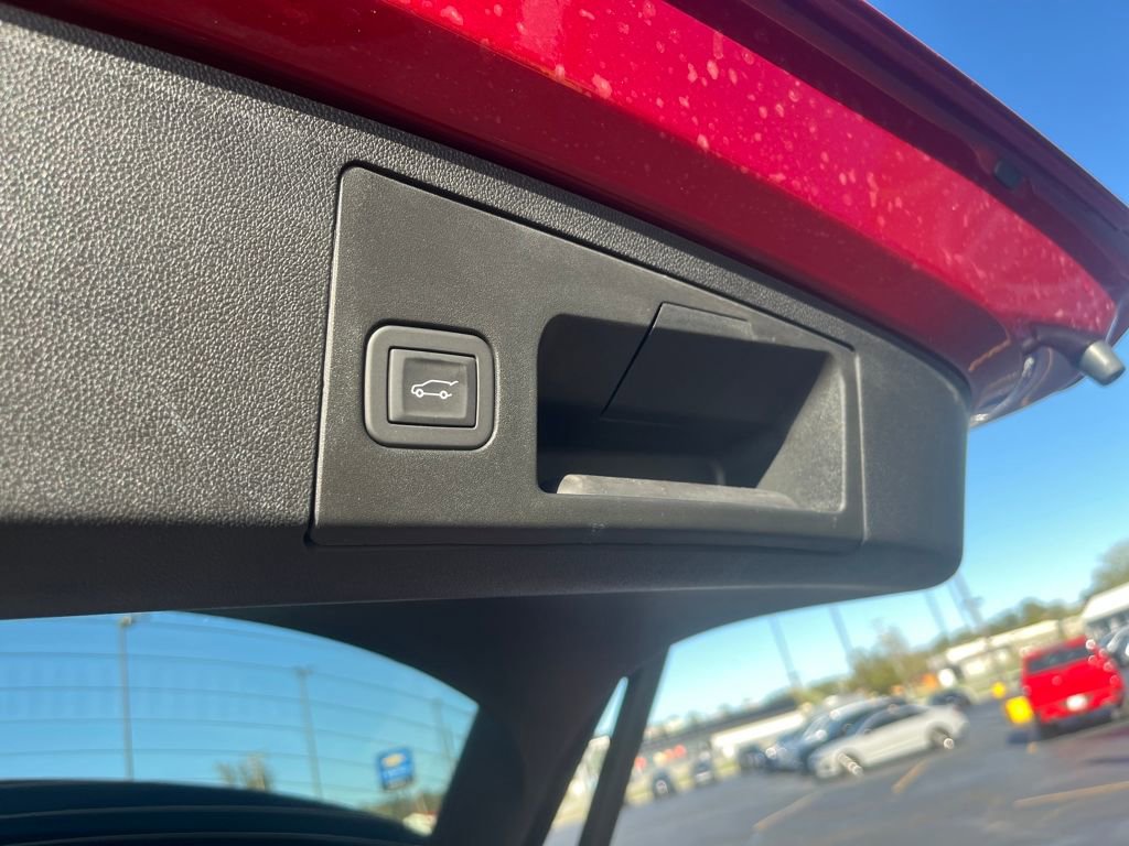 Used 2025 Cadillac XT4 Premium Luxury w/ Technology Package image 25